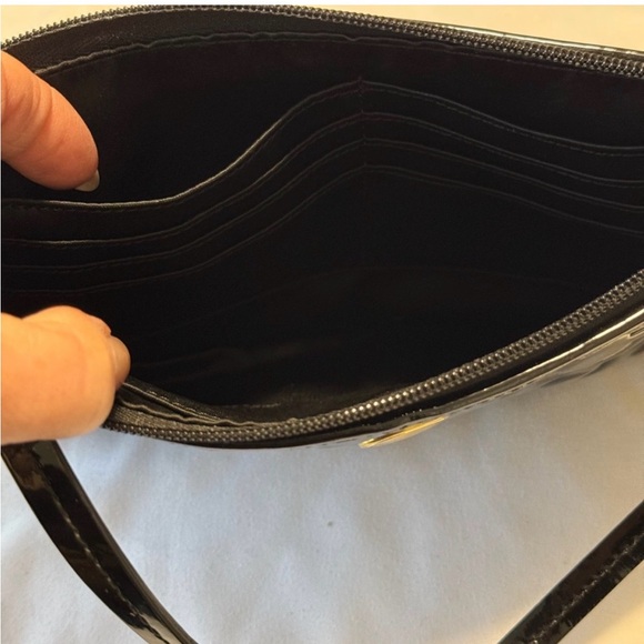Gorgeous Y2k Liquid Glossy Black Coach pouch Baguette - Picture 2 of 8